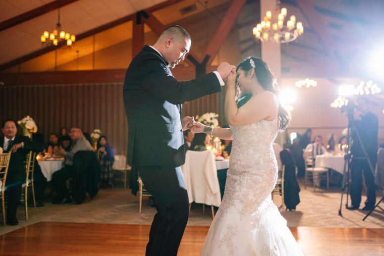 @encorstudio_madelle & ryan_bride and groom dance floor_room background
